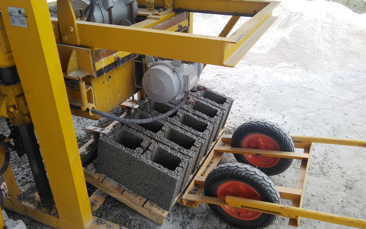 La utilización de la zeolita en la producción de bloques ha tenido buenos resultados. (Foto: Narciso Fernández Ramírez) La utilización de la zeolita en la producción de bloques ha tenido buenos resultados. (Foto: Narciso Fernández Ramírez)