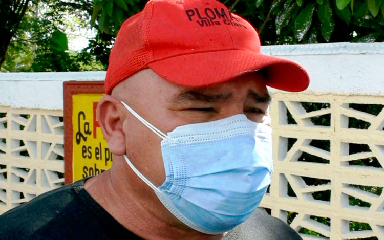 Para el director Jesús Martínez García, otra de las fortalezas de Plomac es contar con la vinculación de 86 trabajadores por cuenta propia (TCP), quienes tributan a la producción de materiales de la construcción. (Foto: Carlos Torres) Para el director Jesús Martínez García, otra de las fortalezas de Plomac es contar con la vinculación de 86 trabajadores por cuenta propia (TCP), quienes tributan a la producción de materiales de la construcción. (Foto: Carlos Torres)