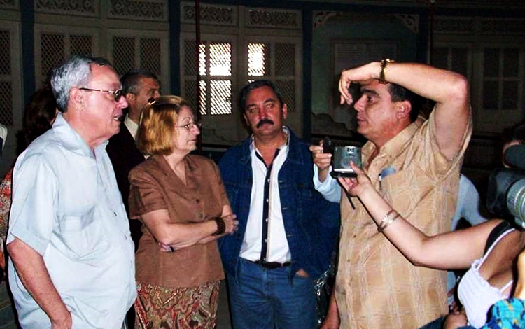 Eusebio Leal visita el teatro La Caridad, de Santa Clara. Eusebio Leal visita el teatro La Caridad, de Santa Clara.