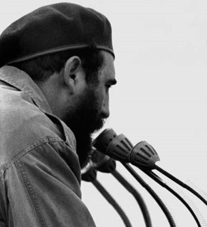 Fidel Castro fotografiado por el Che Guevara. Fidel Castro fotografiado por el Che Guevara.