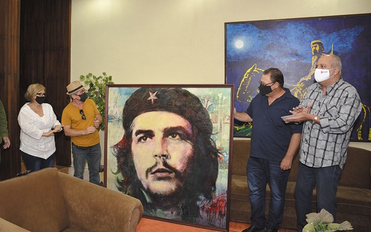Pintor Juan Ramón Valdés (Yiki) entrega cuadro con imagen del Che Guevara. Pintor Juan Ramón Valdés (Yiki) entrega cuadro con imagen del Che Guevara.