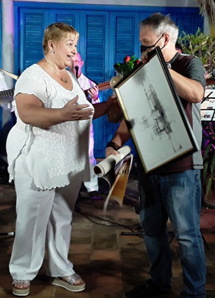 Cantante Ernestina Trimiño, premio de la Uneac en música. Cantante Ernestina Trimiño, premio de la Uneac en música.