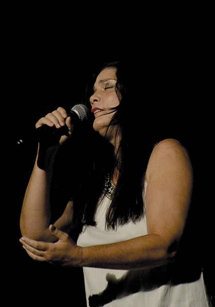 Soprano Bárbara Llanes en la gala por el Día de la Cultura Cubana en Villa Clara. Soprano Bárbara Llanes en la gala por el Día de la Cultura Cubana en Villa Clara.