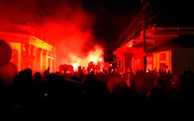 Conga del barrio La Loma, parrandas 2019 (Foto Dayana Darias Valdés) Conga del barrio La Loma, parrandas 2019 (Foto Dayana Darias Valdés)