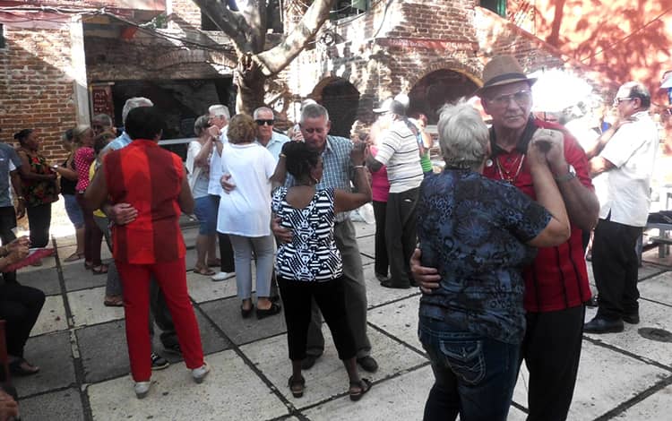 Club del danzón, Mejunje