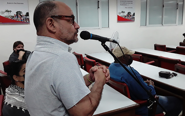Escritor Yamil Díaz Gómez. Escritor Yamil Díaz Gómez.