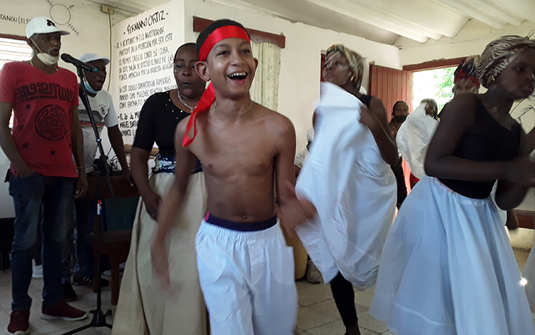 Niño bailando Niño bailando