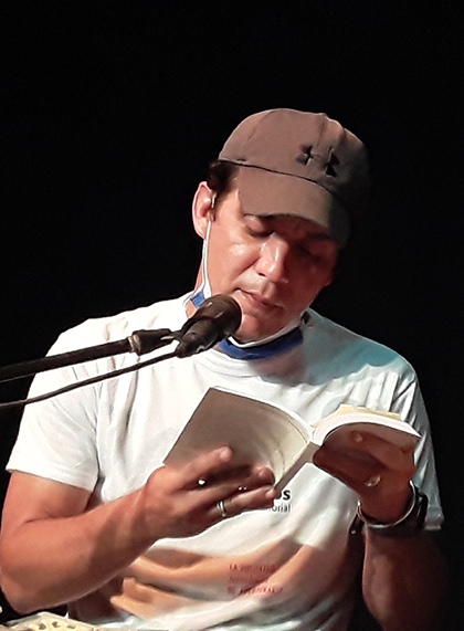 Yerandy Fleites, dramaturgo villaclareño. Yerandy Fleites, dramaturgo villaclareño.