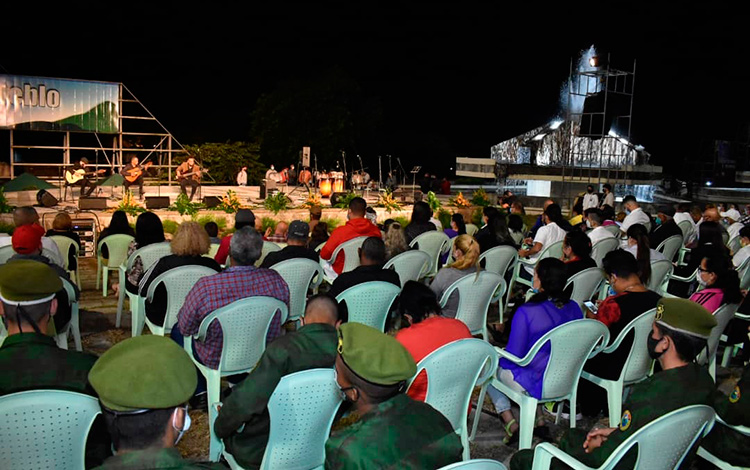 Cantata en homenaje a Fidel áreas exteriores del Complejo Escultórico Ernesto Che Guevara, de Santa Clara.