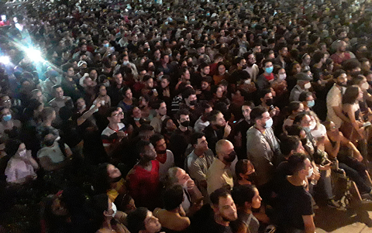 Público en concierto de Buena Fe en Santa Clara. Público en concierto de Buena Fe en Santa Clara.