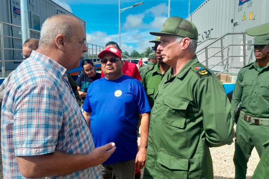 Presidente del Consejo de Defensa Nacional, Miguel Díaz-Canel, y Vicente de la O Levy, jefe del grupo de trabajo de Energía y Minas.