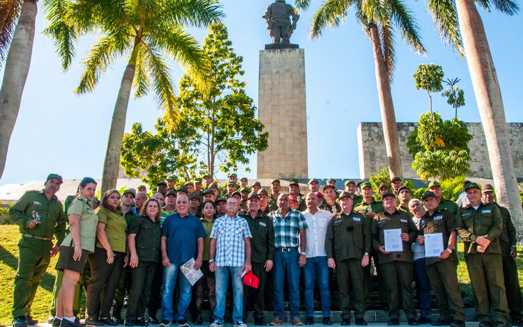 Bomberos villaclareños reconocidos por su labor. Bomberos villaclareños reconocidos por su labor.