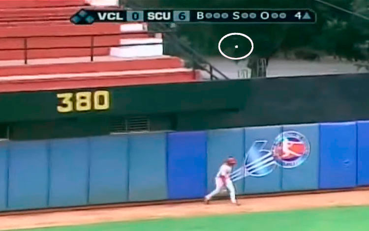 Primer jonrón de Yeniet Pérez en el juego de Villa Clara contra Santiago de Cuba. Primer jonrón de Yeniet Pérez en el juego de Villa Clara contra Santiago de Cuba.