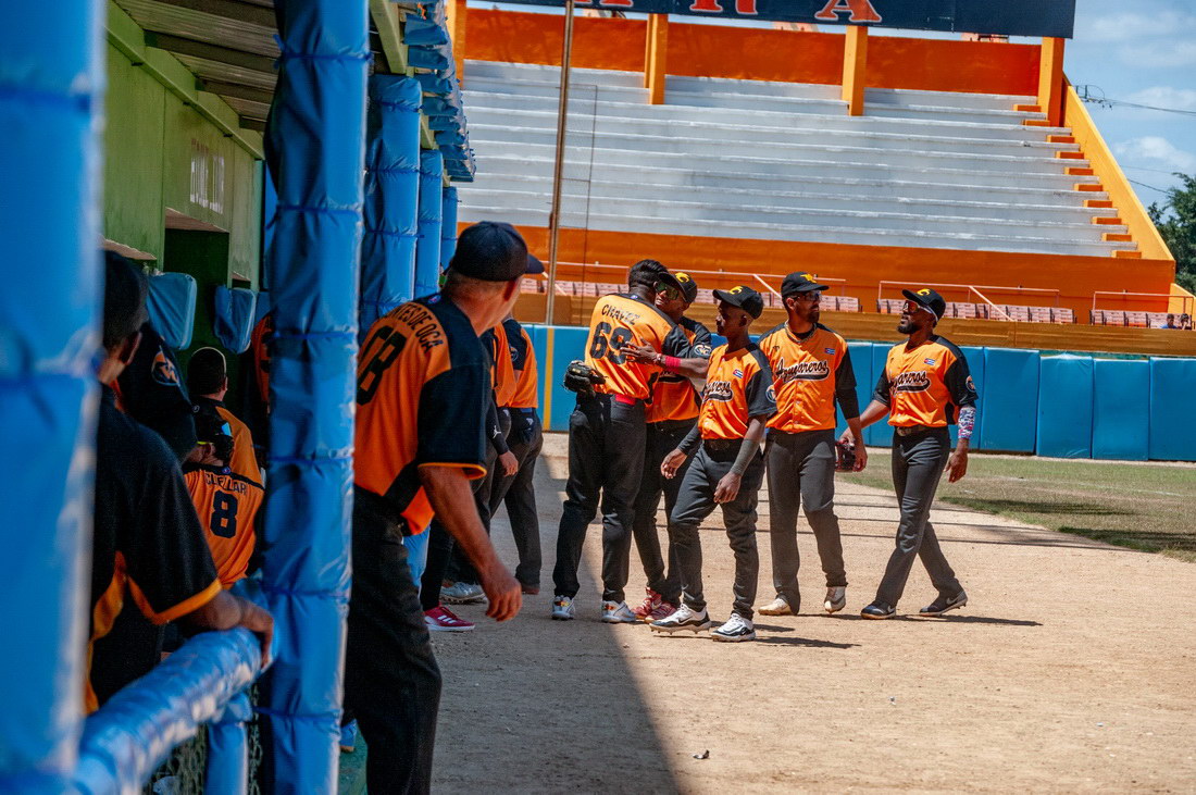 Equipo Villa Clara vence a Industriales.