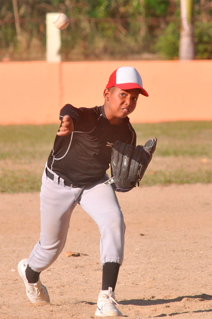Pitcher de las pequeñas ligas de Santa Clara.
