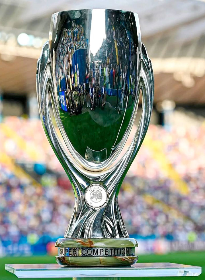Trofeo de la Supercopa europea 2025.