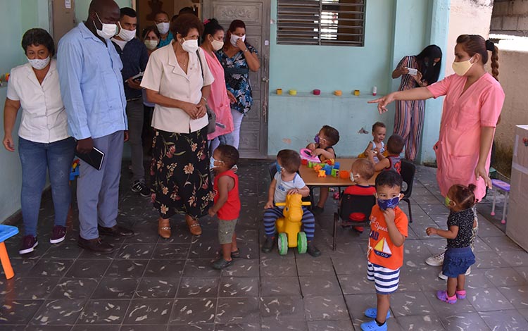 La titular del ramo indagó por las condiciones del círculo infantil Adolfo Alfonso Cruz, de Ranchuelo, para preservar la salud de los infantes. La titular del ramo indagó por las condiciones del círculo infantil Adolfo Alfonso Cruz, de Ranchuelo, para preservar la salud de los infantes.