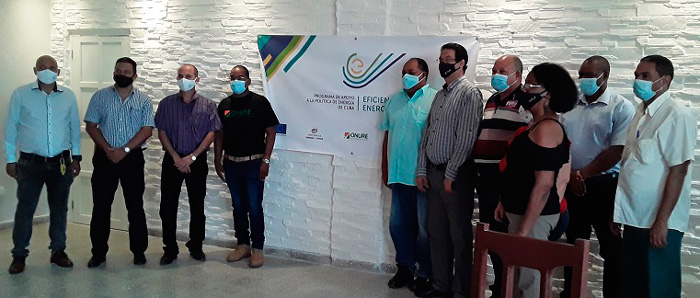 Representantes de las empresas altas consumidoras de energía de Villa Clara. Representantes de las empresas altas consumidoras de energía de Villa Clara.