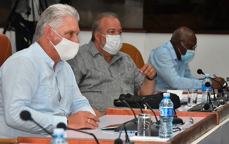 Presidente de Cuba, Miguel Díaz-Canel; primer ministro, Manuel Marrero, y vicepresidente, Salvador Valdés. Presidente de Cuba, Miguel Díaz-Canel; primer ministro, Manuel Marrero, y vicepresidente, Salvador Valdés.
