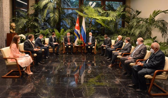 Delegaciones en el encuentro del presidente de la República de Cuba, Miguel Díaz-Canel Bermúdez, y Yuri Ivanovich Borisov, vicepresidente del Gobierno de la Federación de Rusia. Delegaciones en el encuentro del presidente de la República de Cuba, Miguel Díaz-Canel Bermúdez, y Yuri Ivanovich Borisov, vicepresidente del Gobierno de la Federación de Rusia.