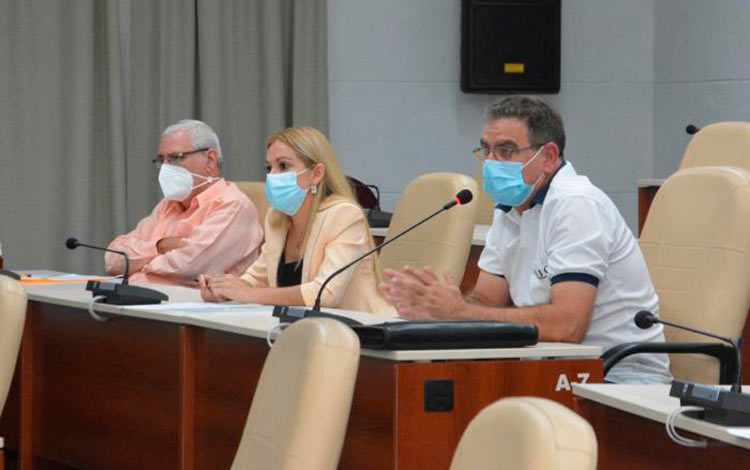 Empresarios cubanos dialogan con la dirección del Estado y el Gobierno. Empresarios cubanos dialogan con la dirección del Estado y el Gobierno.
