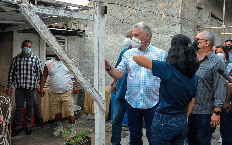 Presidente de Cuba, Miguel Díaz-Canel Bermúdez, visita viviendas en el barrio habanero La Timba. Presidente de Cuba, Miguel Díaz-Canel Bermúdez, visita viviendas en el barrio habanero La Timba.