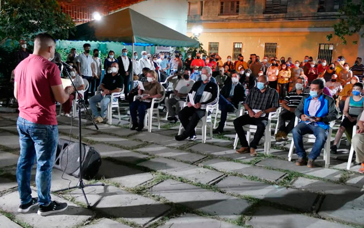 Asamblea Rendición de Cuenta, en la circunscripción 2, del Consejo Popular Centro de Santa Clara. Asamblea Rendición de Cuenta, en la circunscripción 2, del Consejo Popular Centro de Santa Clara.