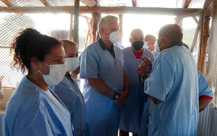 Presidente de Cuba, Miguel Díaz-Canel Bermúdez, visita UEB Avícola Picadora, de Santa Clara. Presidente de Cuba, Miguel Díaz-Canel Bermúdez, visita UEB Avícola Picadora, de Santa Clara.
