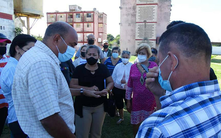 Recorrido del gobernador de Villa Clara, Alberto López Díaz, por la comunidad La Pesquera, de Caibarién. Recorrido del gobernador de Villa Clara, Alberto López Díaz, por la comunidad La Pesquera, de Caibarién.