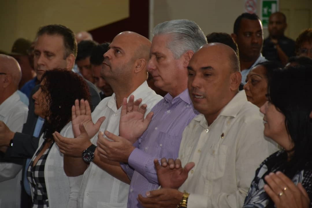 Presidente cubano, Miguel Díaz-Canel, junto al primer secretario del Partido y el gobernador de Santa Clara.