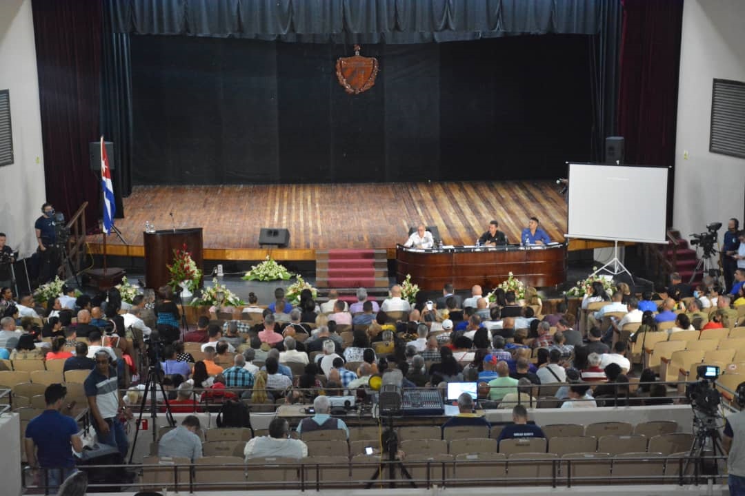 Sesión extraordinaria de la Asamblea Municipal del Poder Popular en Santa Clara.