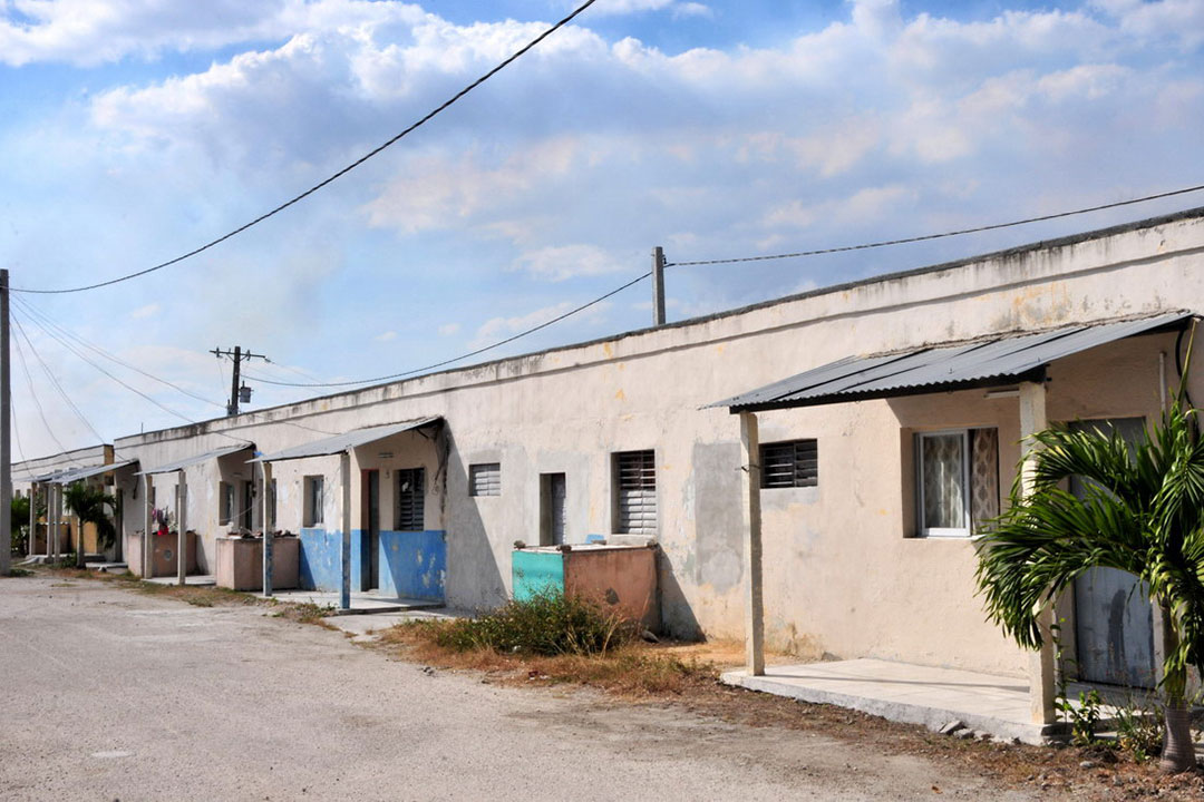 Instalaciones de la academia de boxeo convertidas en casas.