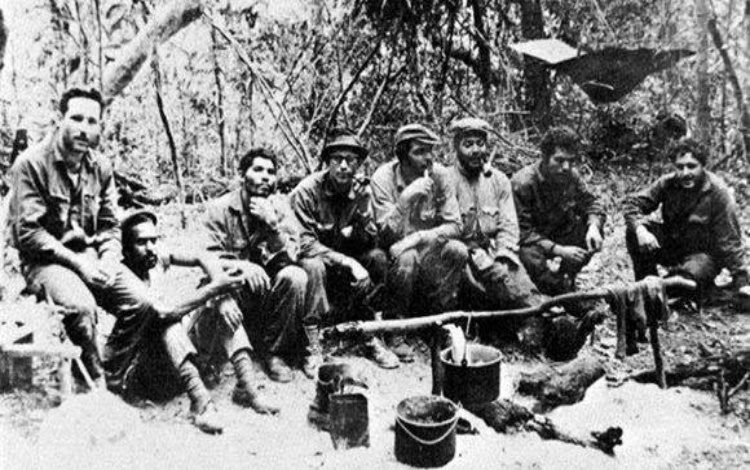 Los guerrilleros en plena selva boliviana. (Foto: Tomada de internet) Los guerrilleros en plena selva boliviana. (Foto: Tomada de internet)
