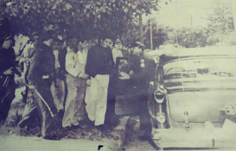 José Antonio Echeverría en la ocasión en que fue detenido por la Policía el 30 de noviembre de 1955. (Foto: Tomada de revista Bohemia) José Antonio Echeverría en la ocasión en que fue detenido por la Policía el 30 de noviembre de 1955. (Foto: Tomada de revista Bohemia)