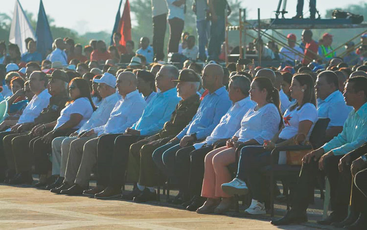 Presidencia del acto por el aniversario 55 de la caída en combate del Che.