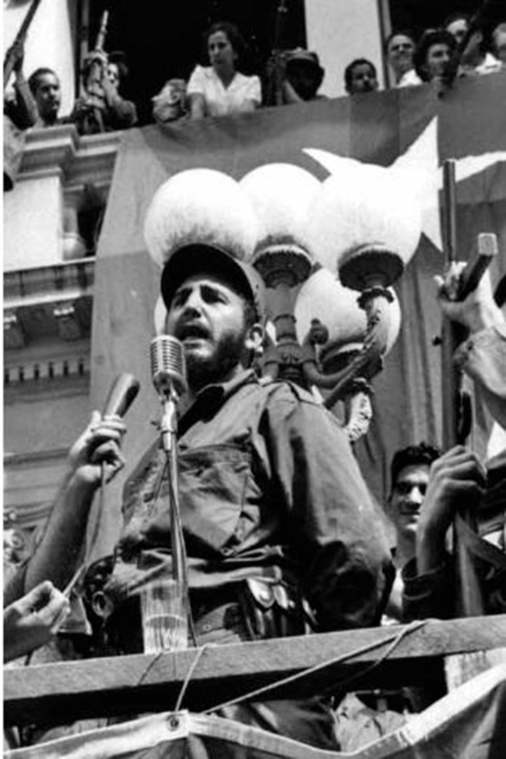 Fidel habla al pueblo de Santa Clara el 6 de enero de 1959.