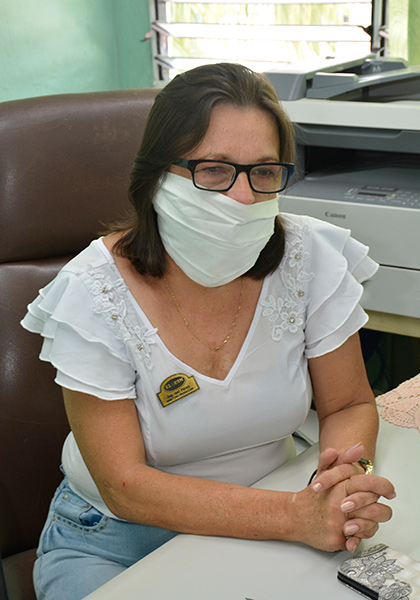 Isel Pérez López, directora general de la Empresa Electroquímica de Sagua la Grande (ELQUIM), destacó los esfuerzos de los trabajadores para mantener la estabilidad de la producción de hipoclorito de sodio, en tiempos de la COVID-19. (Fotos: Ramón Barreras Valdés) Isel Pérez López, directora general de la Empresa Electroquímica de Sagua la Grande (ELQUIM), destacó los esfuerzos de los trabajadores para mantener la estabilidad de la producción de hipoclorito de sodio, en tiempos de la COVID-19. (Fotos: Ramón Barreras Valdés)