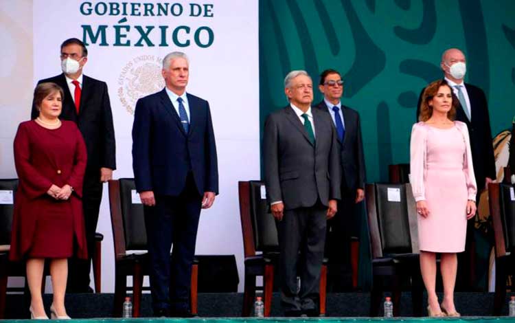 Presidentes de Cuba y México durante el acto por el aniversario 211 del Grito de Dolores. Presidentes de Cuba y México durante el acto por el aniversario 211 del Grito de Dolores.