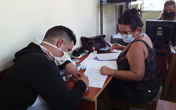 La oficina posibilita a los padres agilizar los correspondientes trámites legales de los hijos. (Foto: Francisnet Díaz Rondón) La oficina posibilita a los padres agilizar los correspondientes trámites legales de los hijos. (Foto: Francisnet Díaz Rondón)