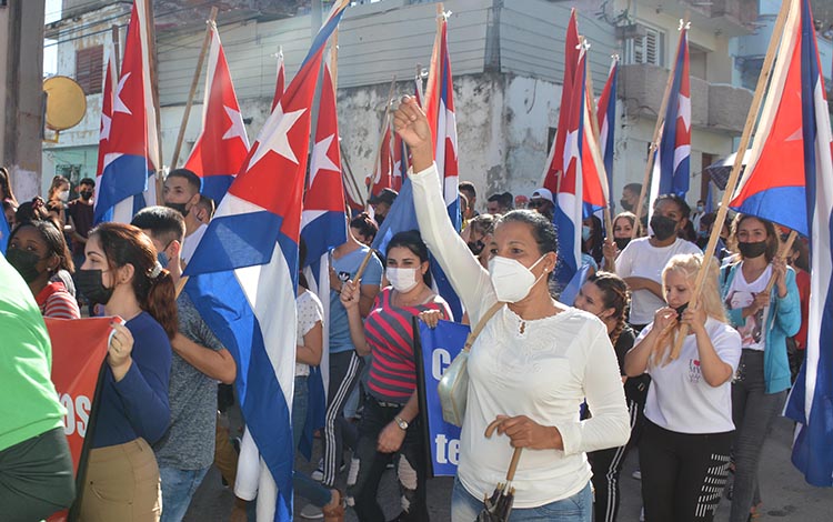 Alumnos de la Universidad de Ciencias Médicas de Villa Clara marchan en homenaje a los ocho estudiantes de Medicina fusilados por el régimen español el 27 de noviembre de 1871. Alumnos de la Universidad de Ciencias Médicas de Villa Clara marchan en homenaje a los ocho estudiantes de Medicina fusilados por el régimen español el 27 de noviembre de 1871.