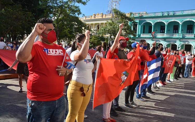 Alumnos de la Universidad de Ciencias Médicas de Villa Clara marchan en homenaje a los ocho estudiantes de Medicina fusilados por el régimen español el 27 de noviembre de 1871. Alumnos de la Universidad de Ciencias Médicas de Villa Clara marchan en homenaje a los ocho estudiantes de Medicina fusilados por el régimen español el 27 de noviembre de 1871.