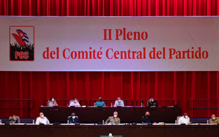 Buró Político del Partido en la clausura del II Pleno del Comité Central del PCC. Buró Político del Partido en la clausura del II Pleno del Comité Central del PCC.
