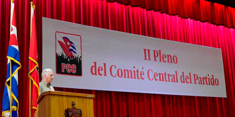 Miguel Díaz-Canel Bermúdez, primer secretario del Partido, pronuncia el discurso de clausura del II Pleno del Comité Central del PCC. Miguel Díaz-Canel Bermúdez, primer secretario del Partido, pronuncia el discurso de clausura del II Pleno del Comité Central del PCC.