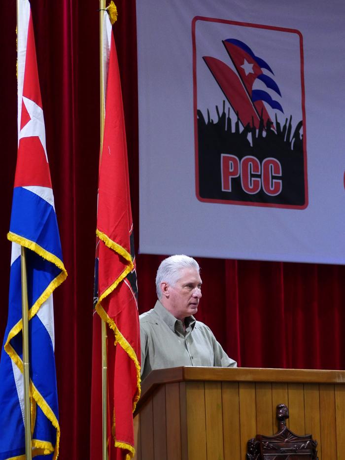 Miguel Díaz-Canel Bermúdez, primer secretario del Partido, pronuncia el discurso de clausura del II Pleno del Comité Central del PCC. Miguel Díaz-Canel Bermúdez, primer secretario del Partido, pronuncia el discurso de clausura del II Pleno del Comité Central del PCC.