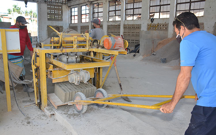 Minindustria de materiales de construcción en Caibarién.