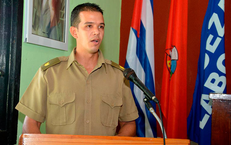 Capitán Richar Godoy, jefe del servicio de Pediatría del hospital militar Comandante Manuel Fajardo Rivero, de Villa Clara. Capitán Richar Godoy, jefe del servicio de Pediatría del hospital militar Comandante Manuel Fajardo Rivero, de Villa Clara.