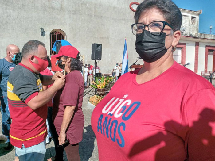 Trabajadores de la Unión de Jóvenes Comunistas recibieron la medalla Enrique Hart Dávalos. Trabajadores de la Unión de Jóvenes Comunistas recibieron la medalla Enrique Hart Dávalos.