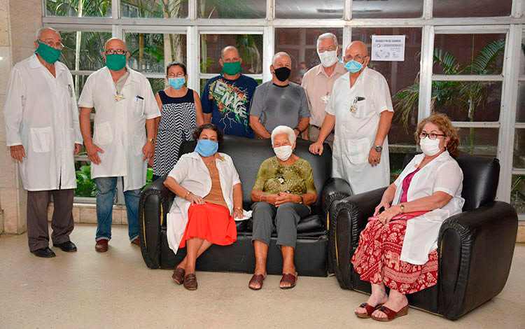 Grupo de fundadores del hospital Arnaldo Milián Castro, de Villa Clara. Grupo de fundadores del hospital Arnaldo Milián Castro, de Villa Clara.