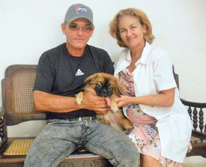 Productor Orelvis Sosa y su esposa Mabel del Sol.