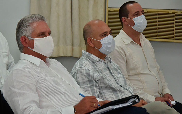 Presidente de Cuba, Miguel Díaz-Canel; vice primer ministro Roberto Morales, y ministro de Salud, José Ángel Portal. Presidente de Cuba, Miguel Díaz-Canel; vice primer ministro Roberto Morales, y ministro de Salud, José Ángel Portal.
